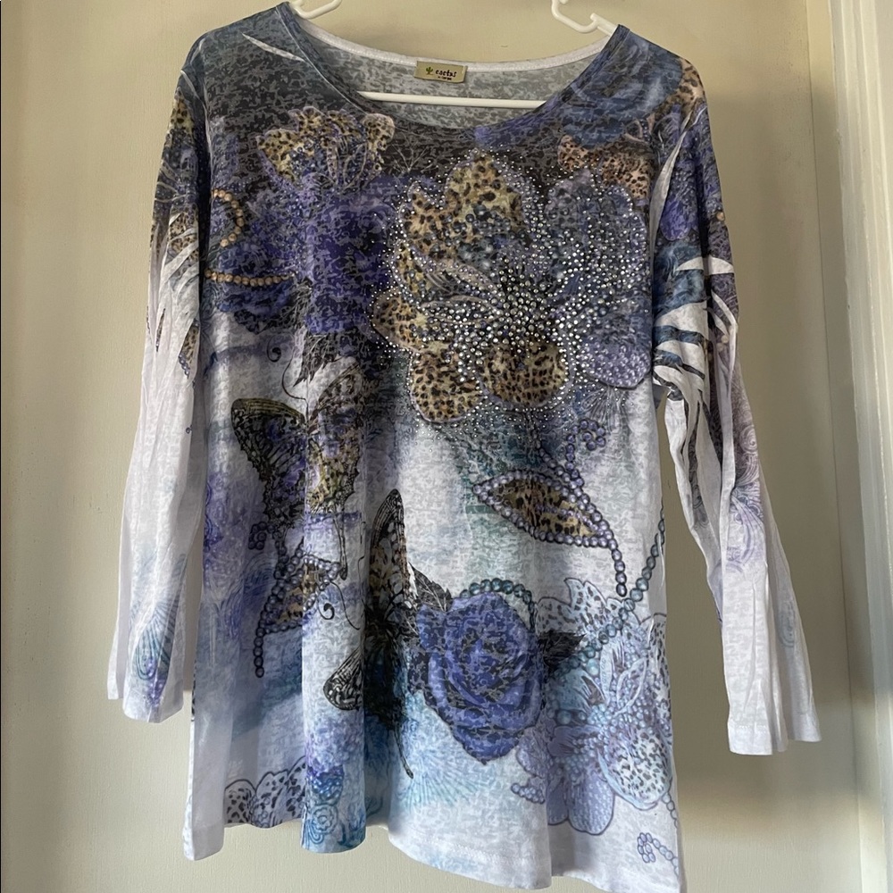 Cactus brand long-sleeved shirt. Size: XL.